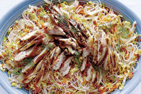 سالاد چینی مرغ و نودل Chinese Chicken & Noodle Salad