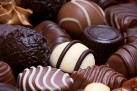 چرا شکلات خوردن احساس خوبی دارد و چگونه می‌توان شکلاتی…