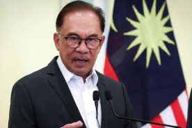 انور ابراهیم نخست وزیر مالزی، حقوقی دریافت نمی کند