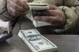 ثبت رکورد جدید قیمت دلار در ایران: ۱۵۰ هزار تومان‌ِ&hellip;